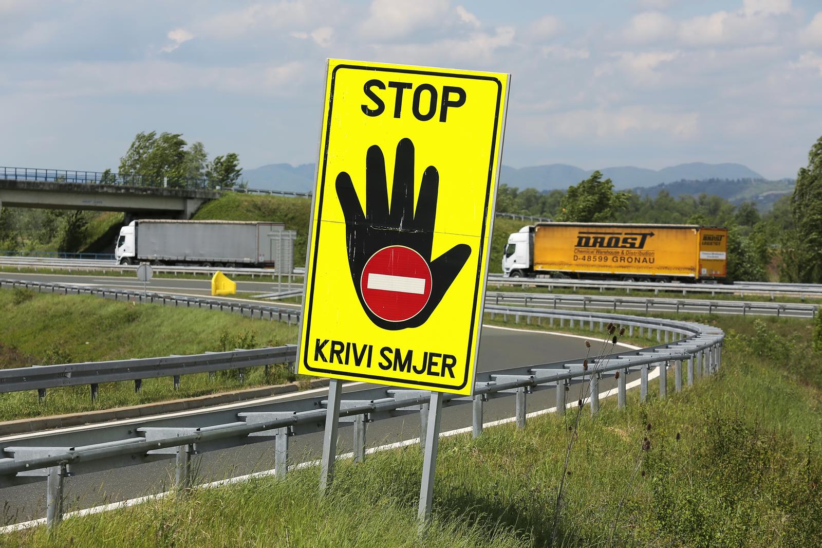 Bregana: Teglja?i ?ekaju u koloni za prijelaz slovenske granice