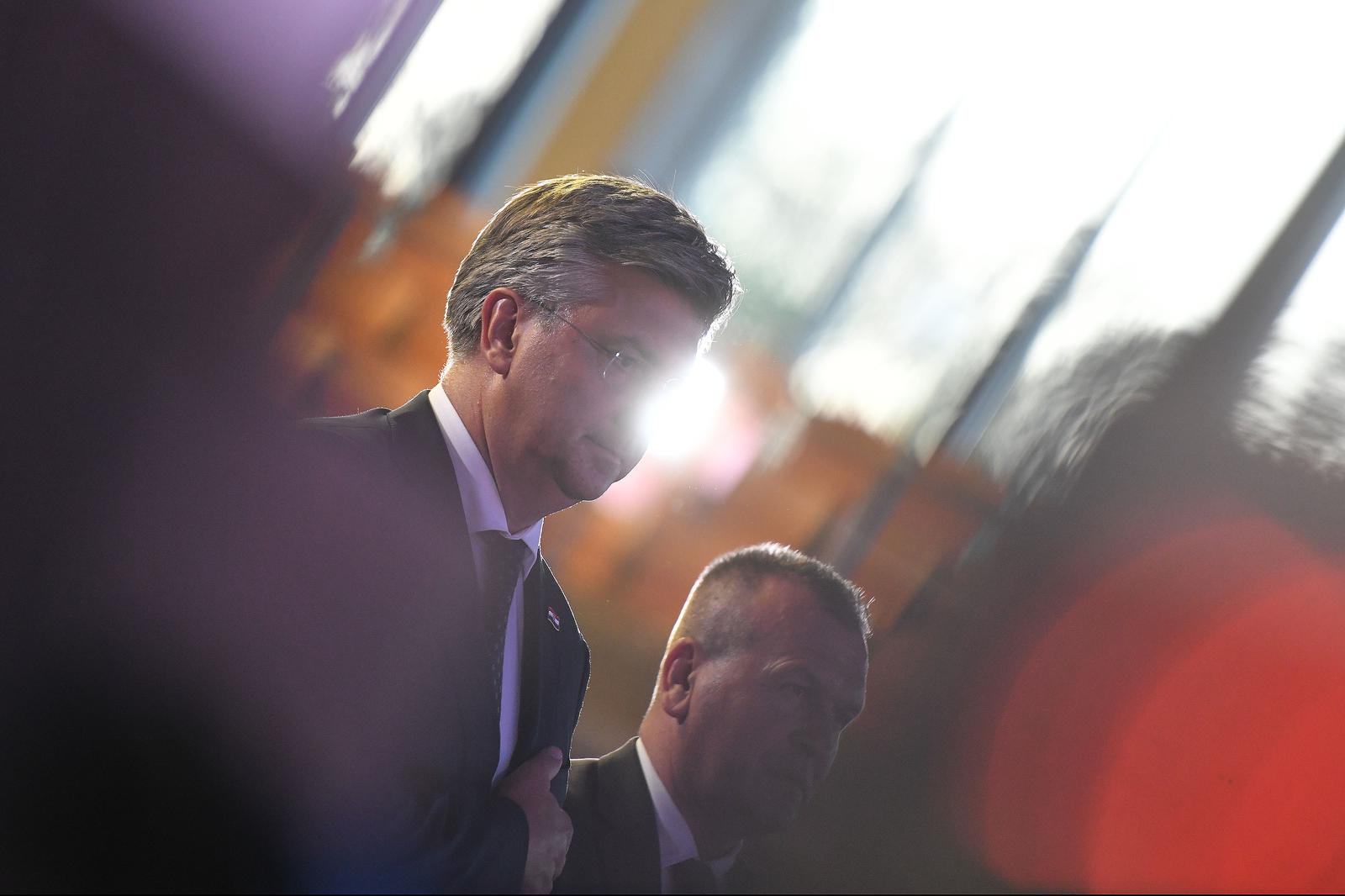 Varaždin: Premijera Plenkovića prije dolaska na sjednicu Varaždinske županije dočekalo 35 konjanika