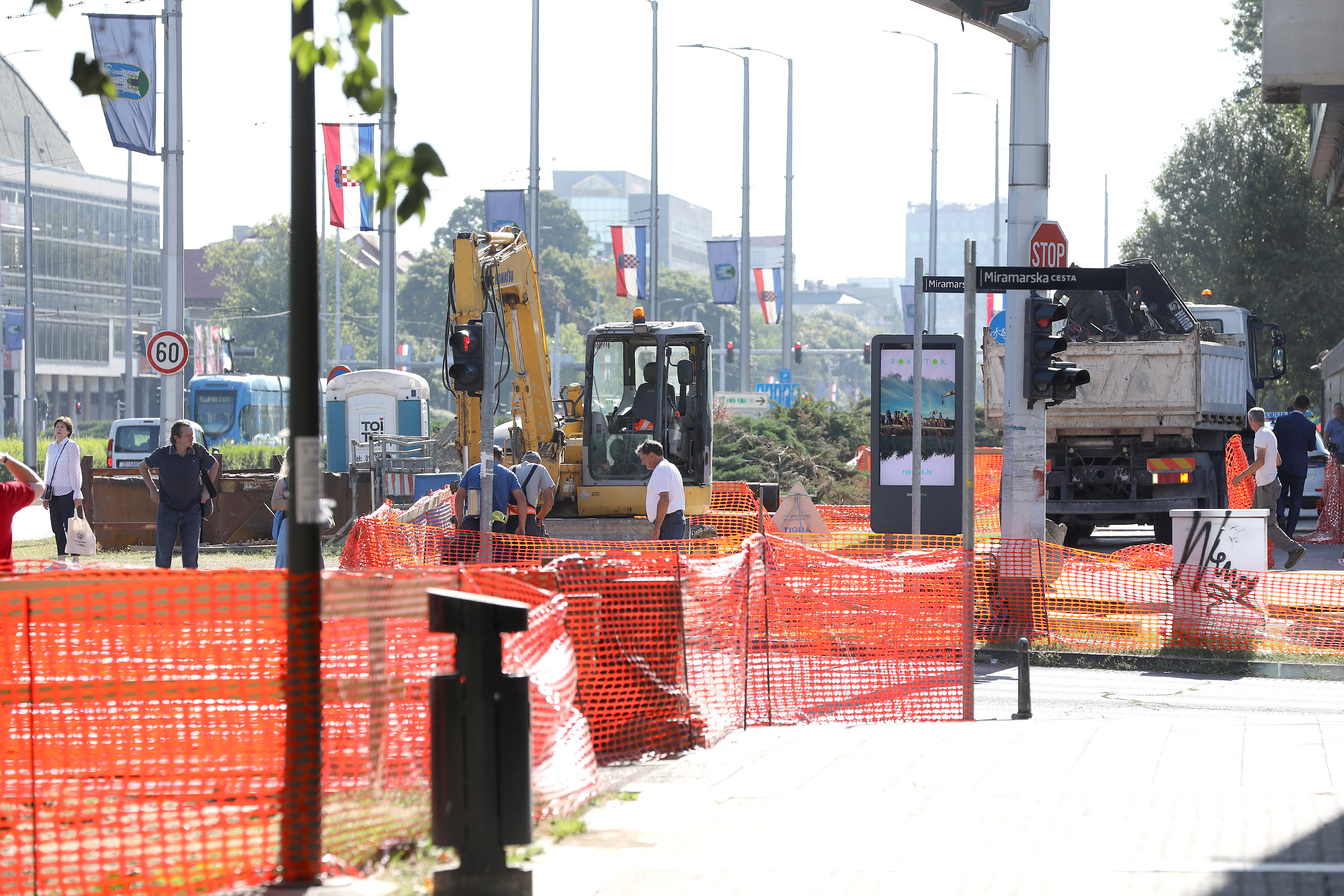 Zagreb: Na krianju Vukovarske i Miramarske u tijeku su radovi na zamjeni toplovoda