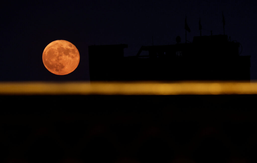 1694511690-2023-08-31T183403Z_1093021294_RC24Z2AA92CN_RTRMADP_3_SUPERMOON-IRAQ-1024x651.jpg