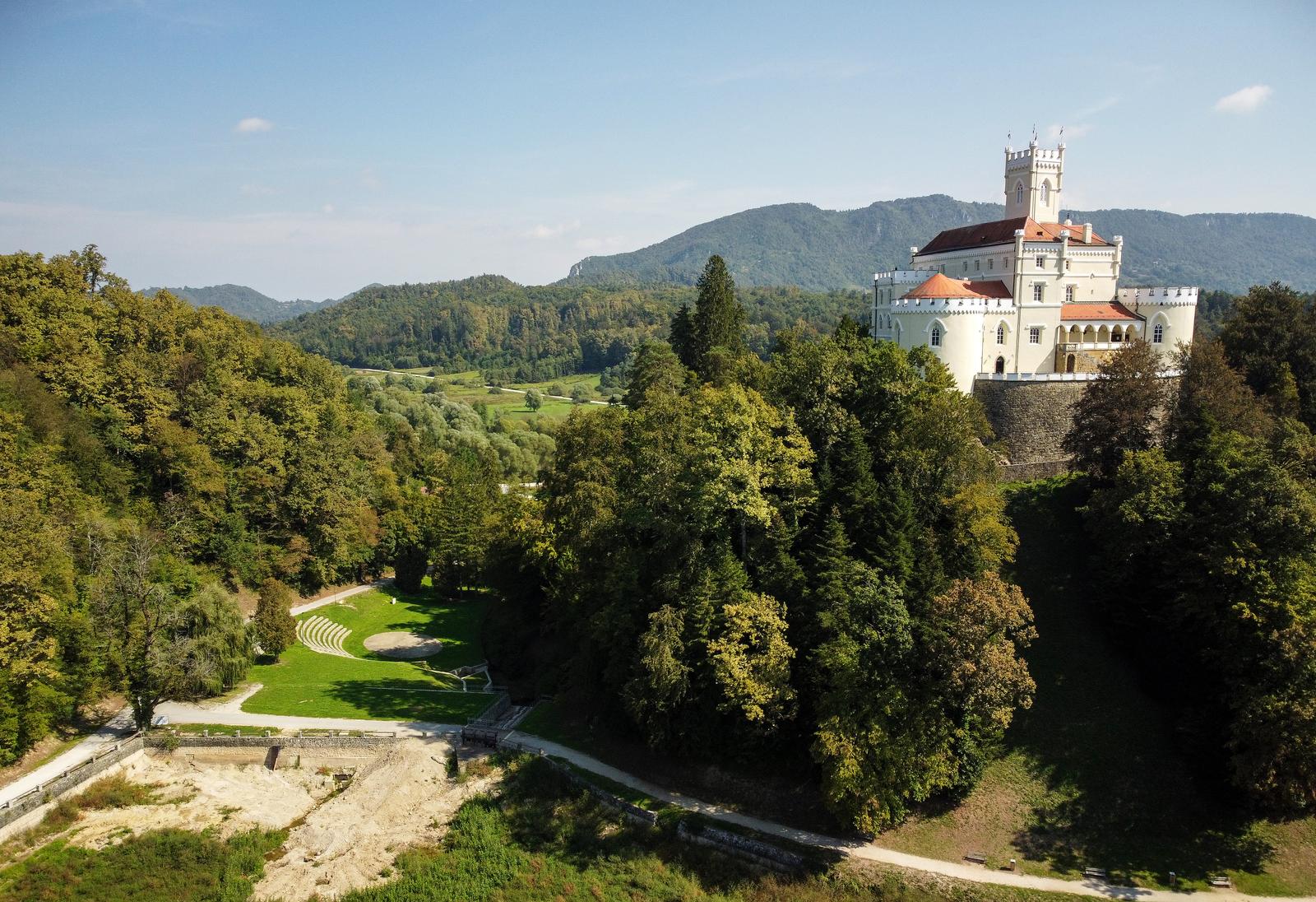 Fotografije iz zraka ispražnjenog Trakošćanskog jezera uoči početka radova na izmuljivanju