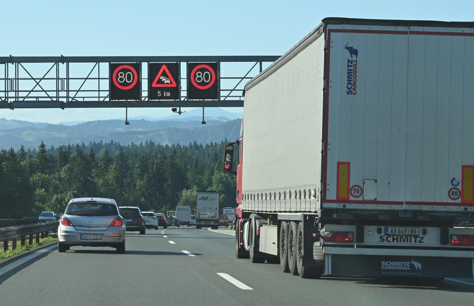 Slovenija: Gust promet na autocesti Logatec-Ljubljana