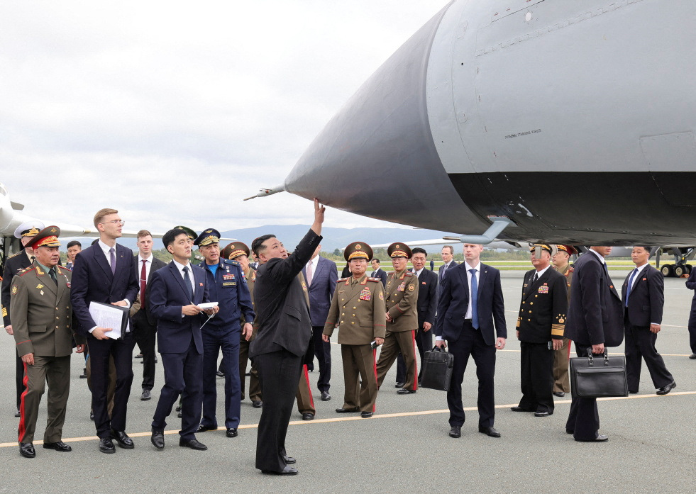 North Korean Kim looks at military aircraft and missiles near Vladivostok