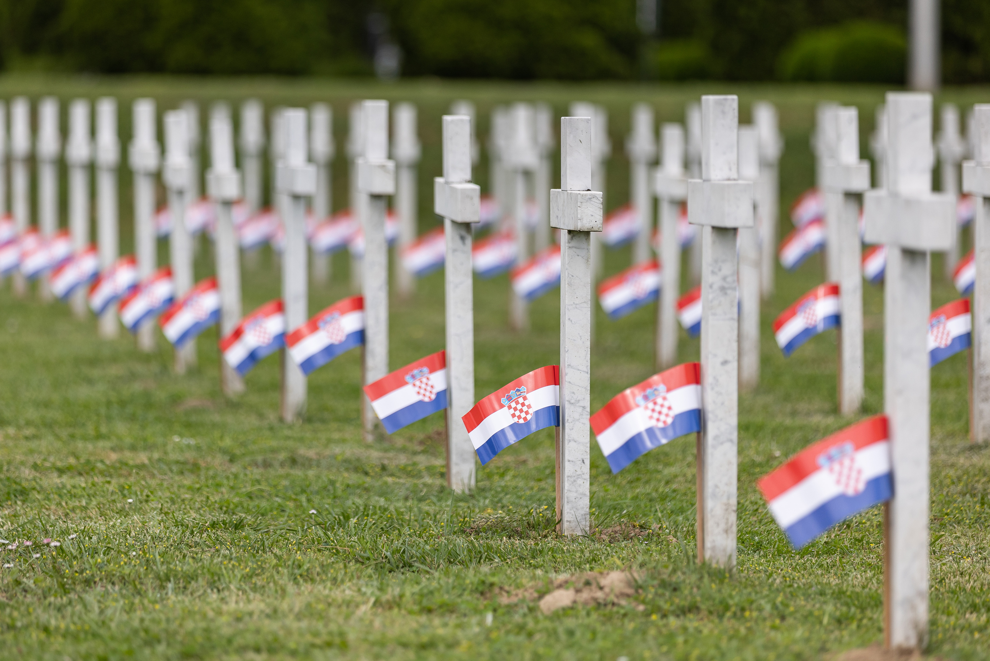 Dan državnosti u Vukovaru: Polaganje vijenca na Memorijalnom groblju žrtava iz Domovnskog rata