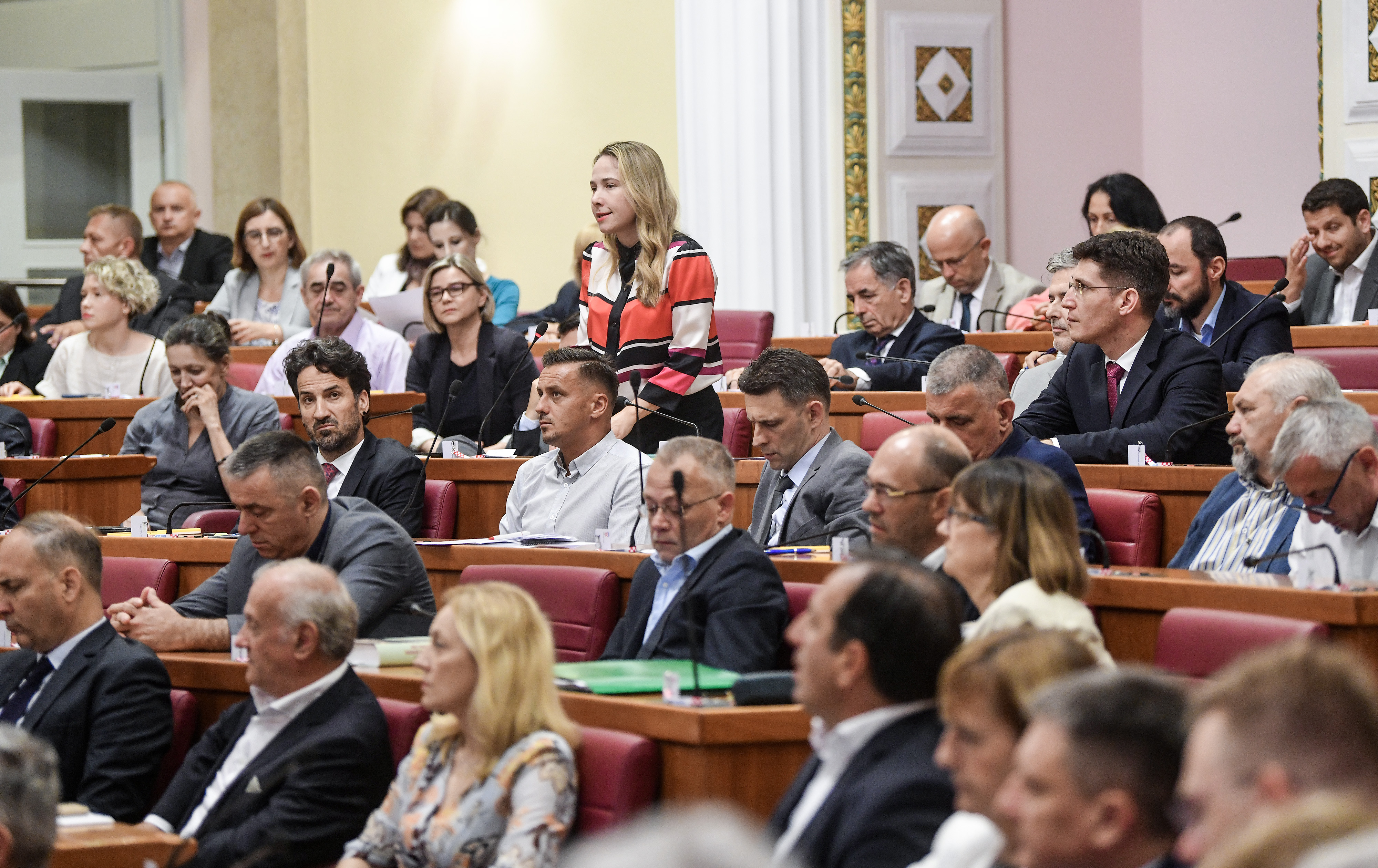 Zagreb: Izglasan prijedlog vladajuće većine, Milanovićevi i oporbeni nisu prošli