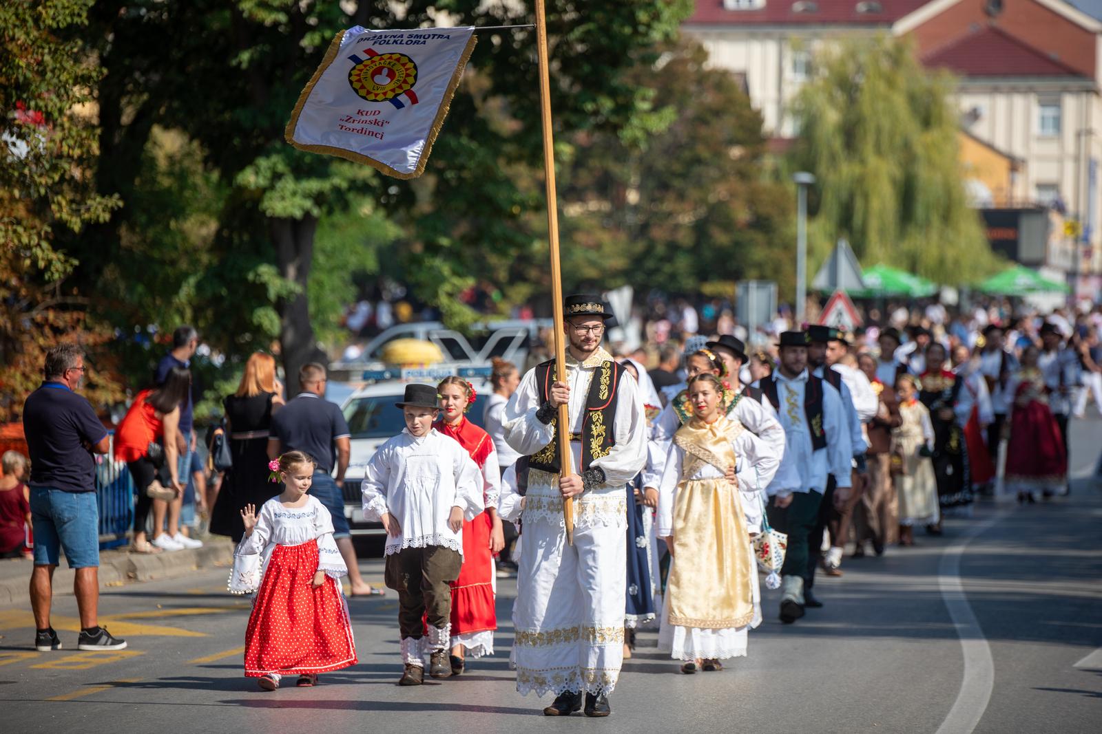 Vinkovci: Svečanim mimohodom završene su 58. Vinkovačke jeseni
