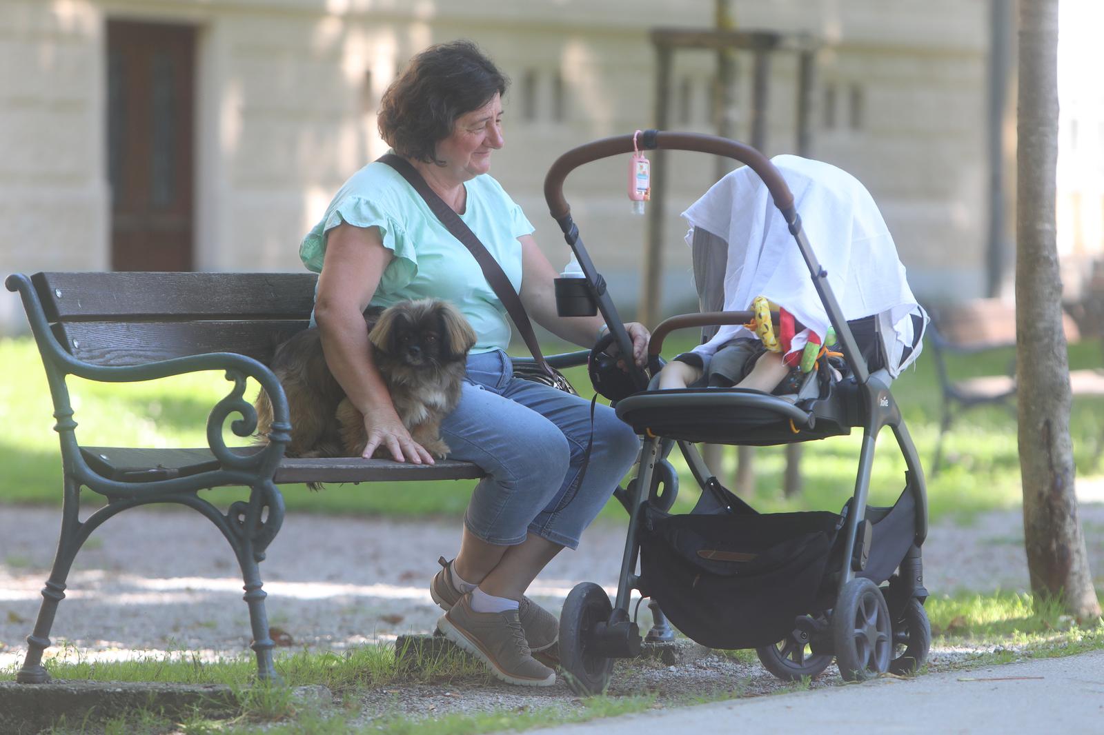 Karlovac: Sunce izmamilo brojne gra?ane u parkove