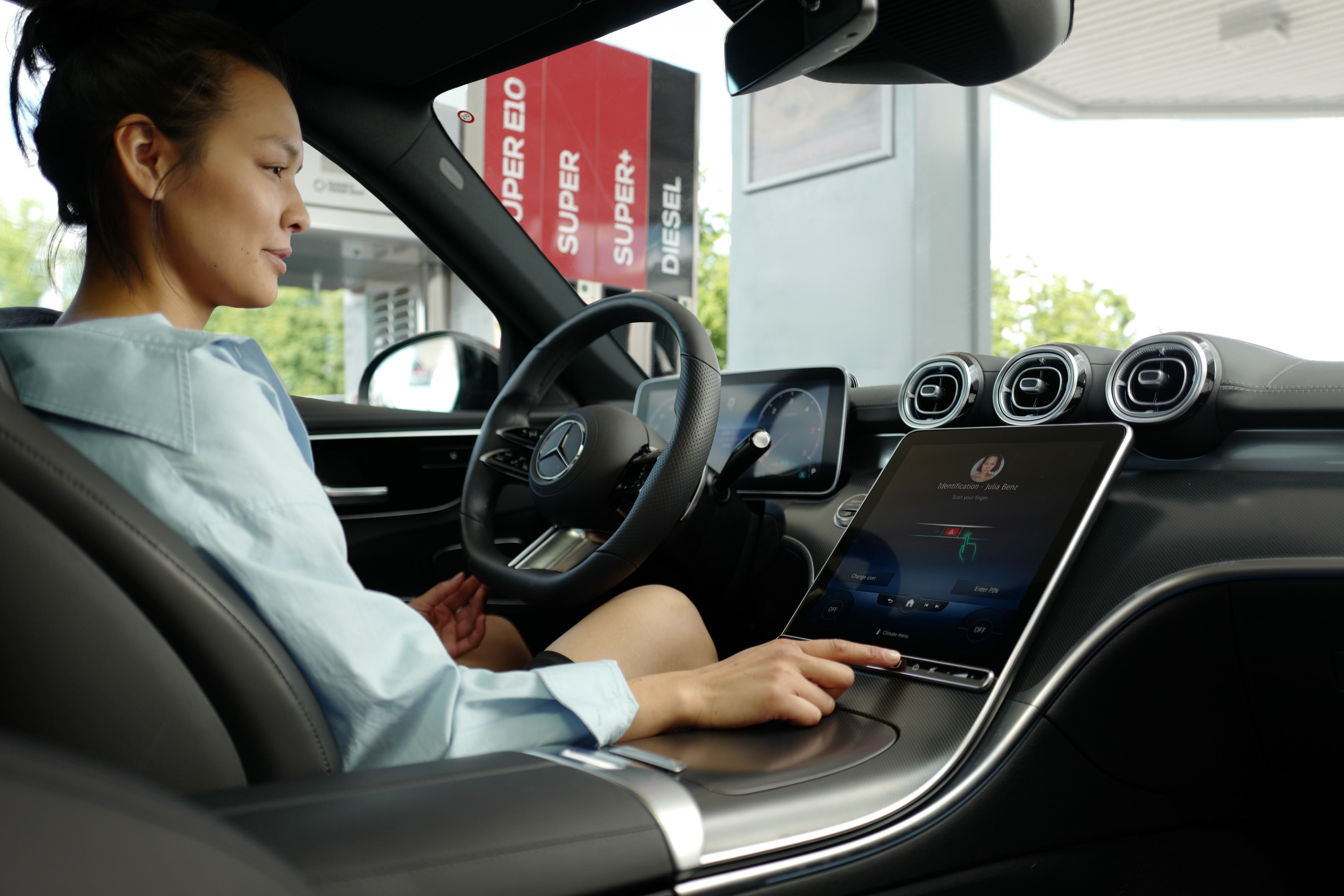 In-Car-Payment Services Mercedes pay+In-Car-Payment Services Mercedes pay+