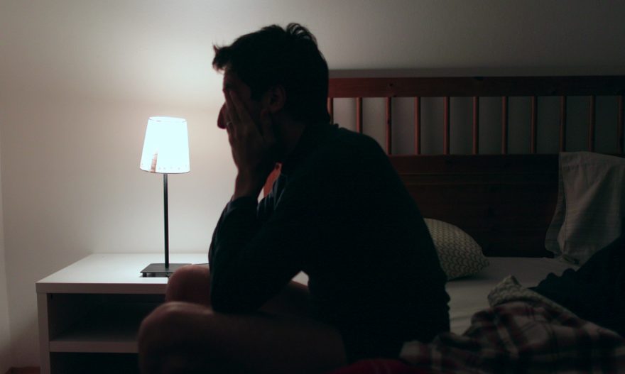 spavanje, nesanica, buđenje, krevet, jastuk, madrac, noć, lampa, pokrivač