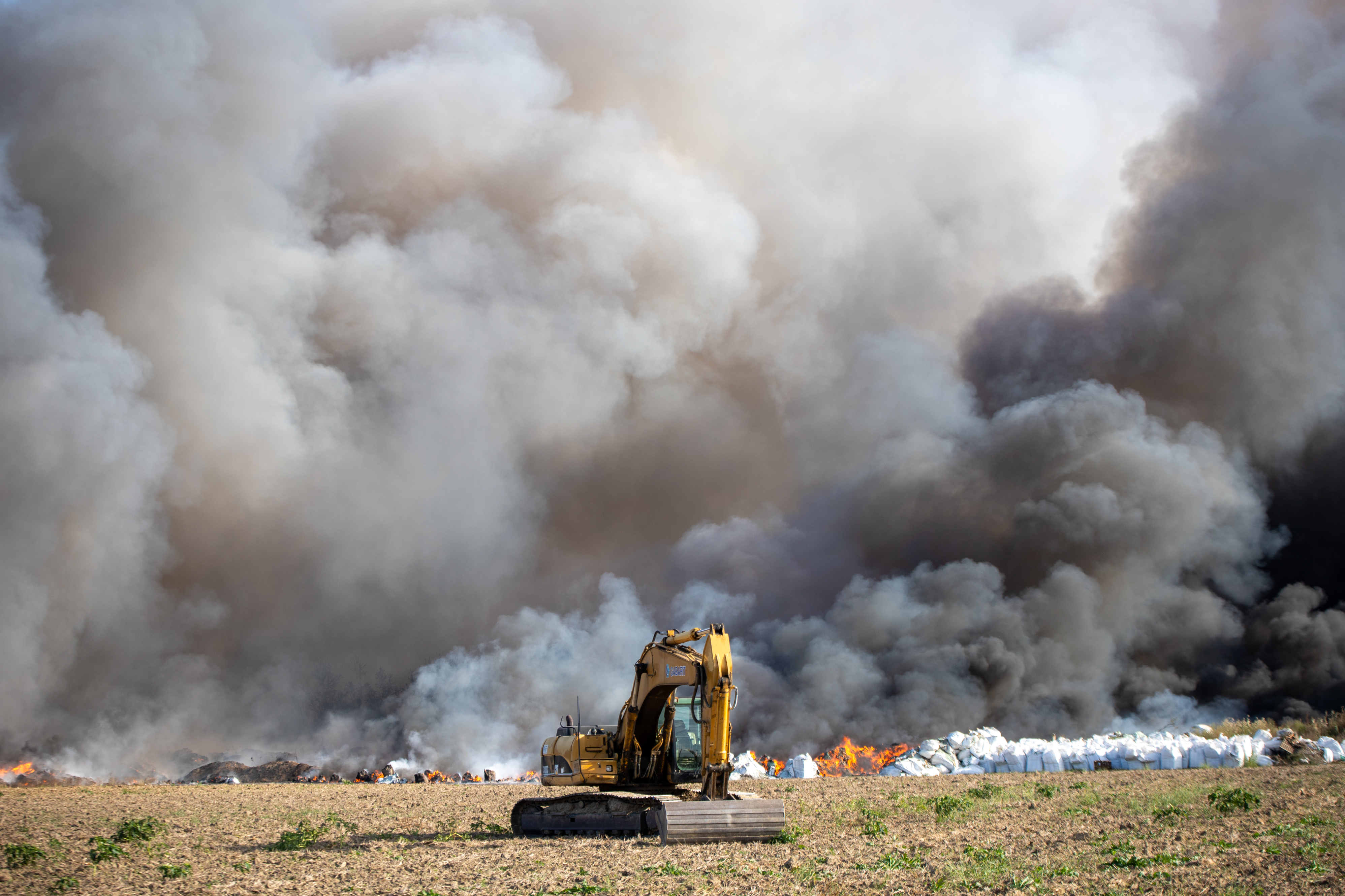 I dalje velika vatra u tvornici "Drava international" u Osijeku