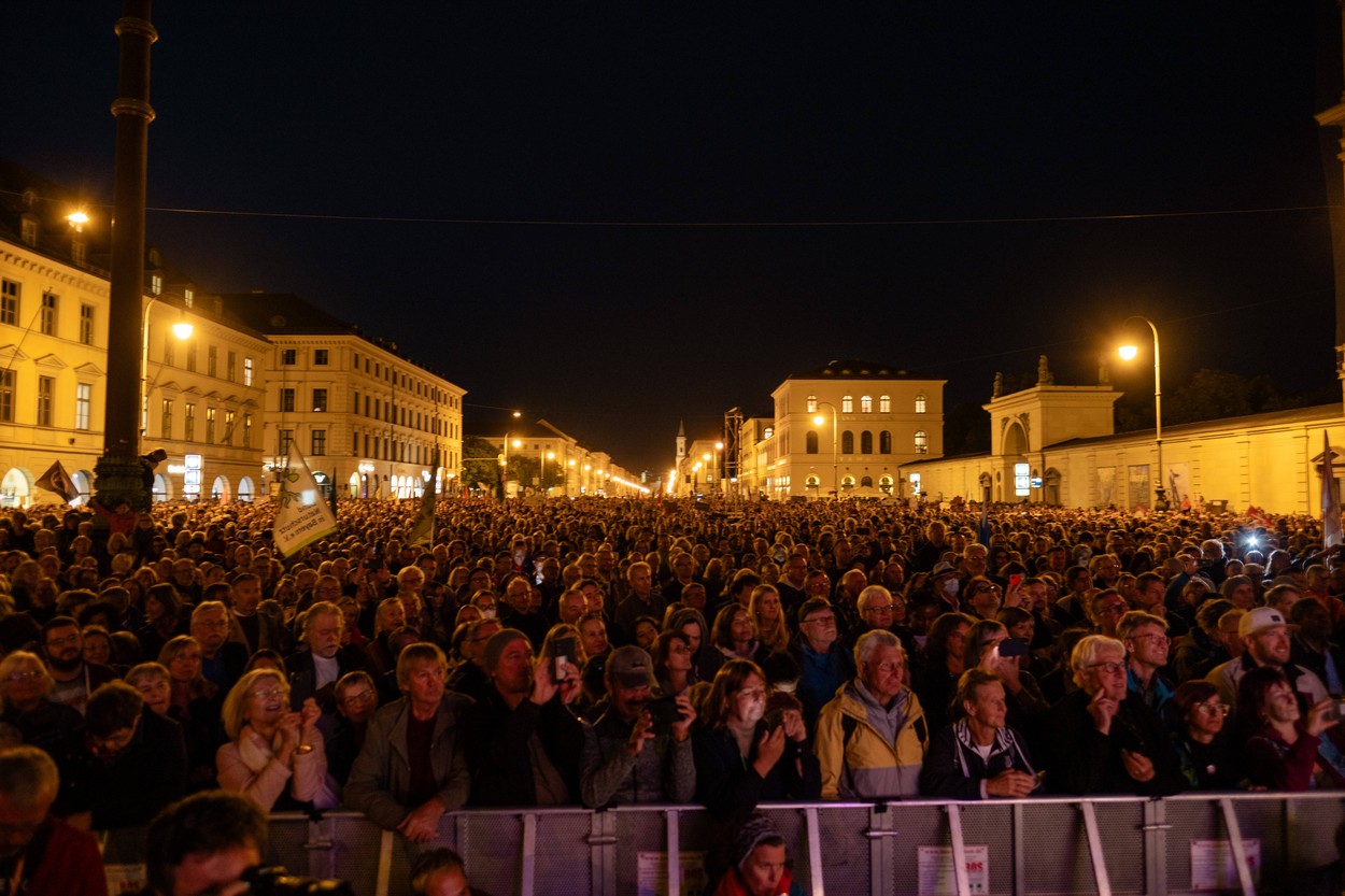 Zammreissen - Bayern gegen Rechts Auf dem Odeonsplatz findet die Kundgebung Zammreißen! Bayern gegen Rechts statt, zu de