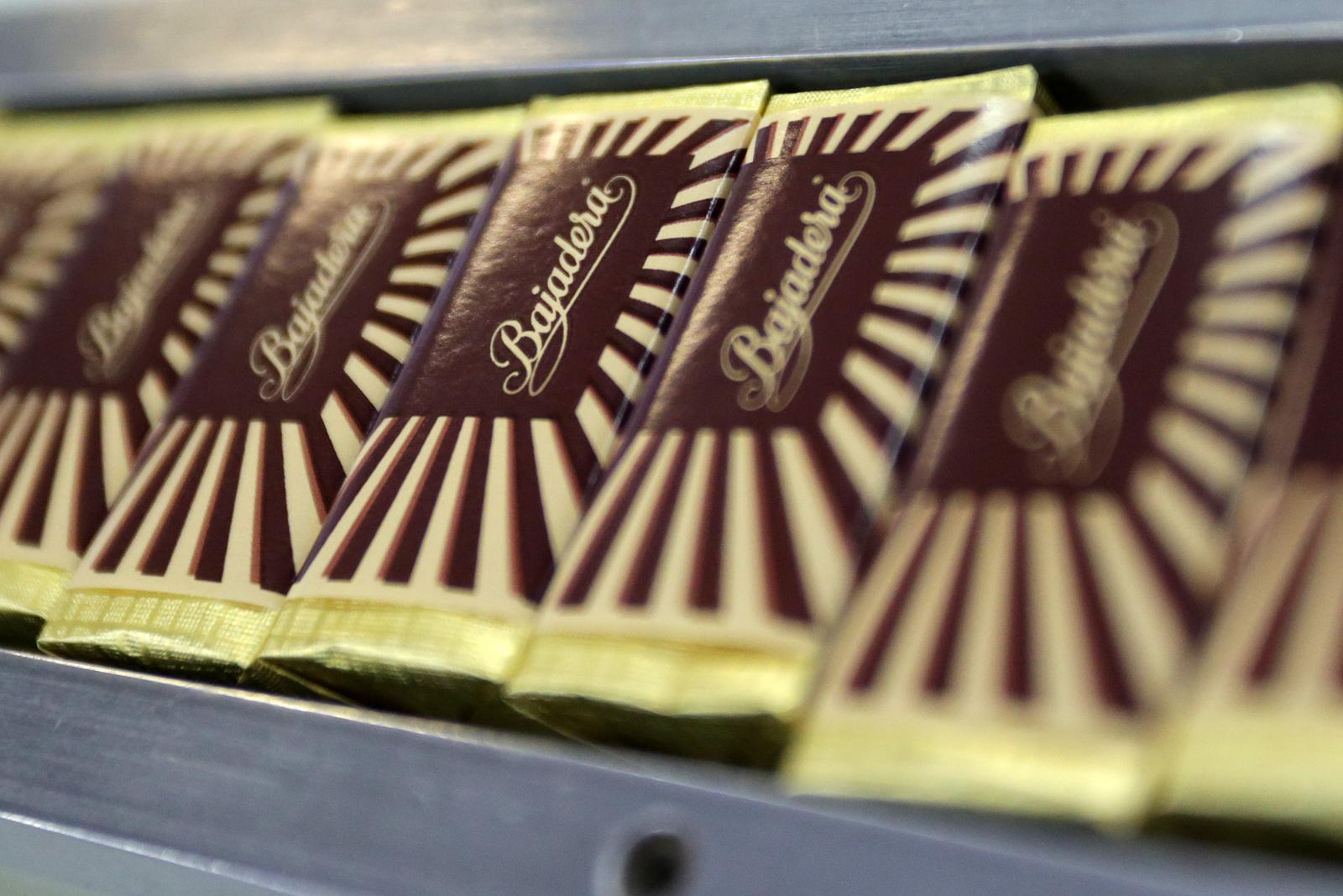 Proizvodnja ?okolade i pralina u tvornici Kra