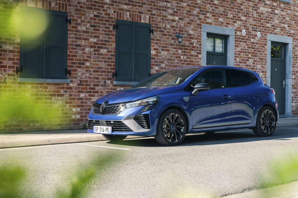 1696925164-New_Renault_Clio_E-Tech_full_hybrid_Esprit_Alpine-6-1024x683.jpg