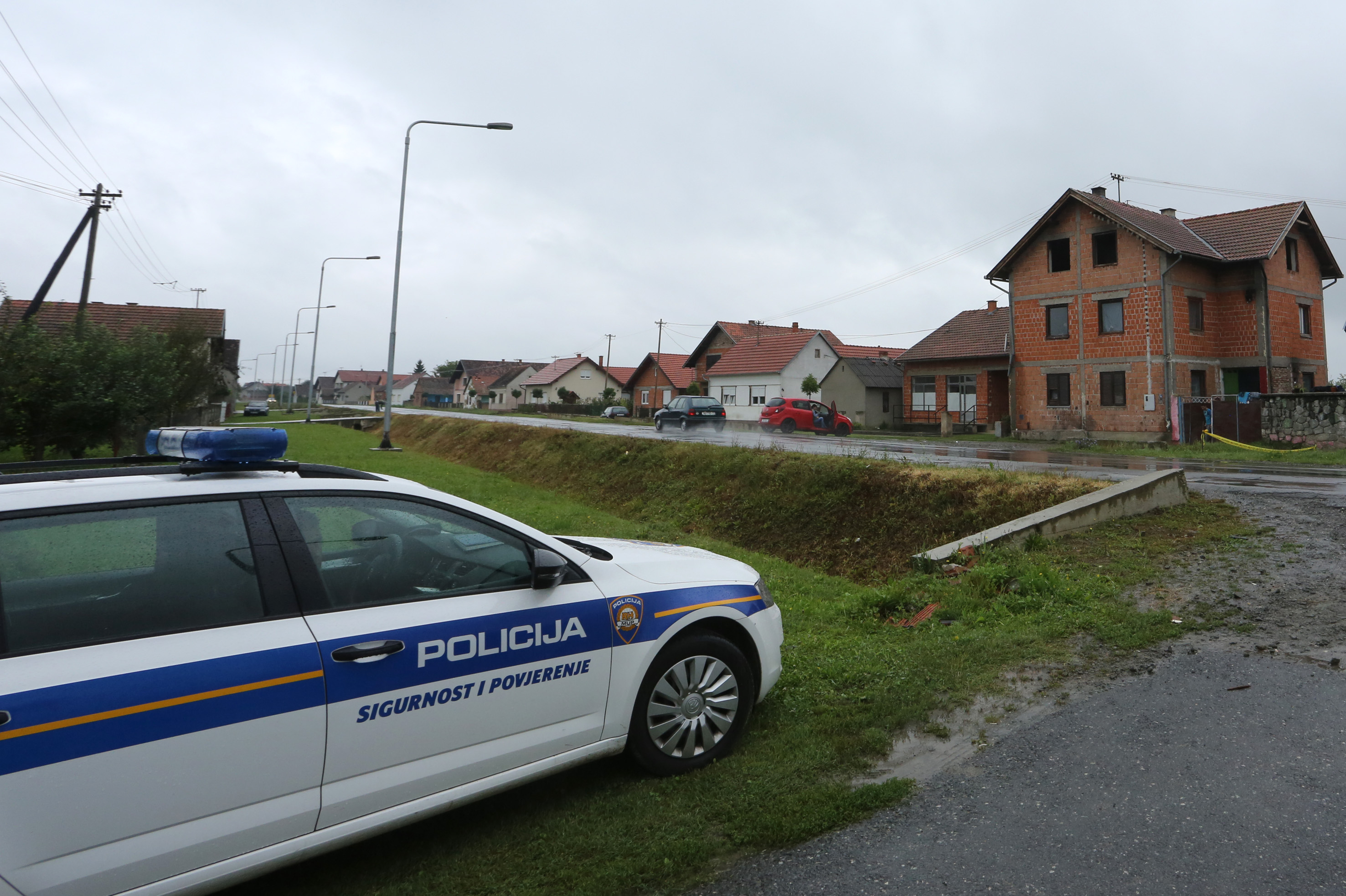 Naice: U selu Jelisavcima dolo do sukoba izme?u mjetana i romske obitelji