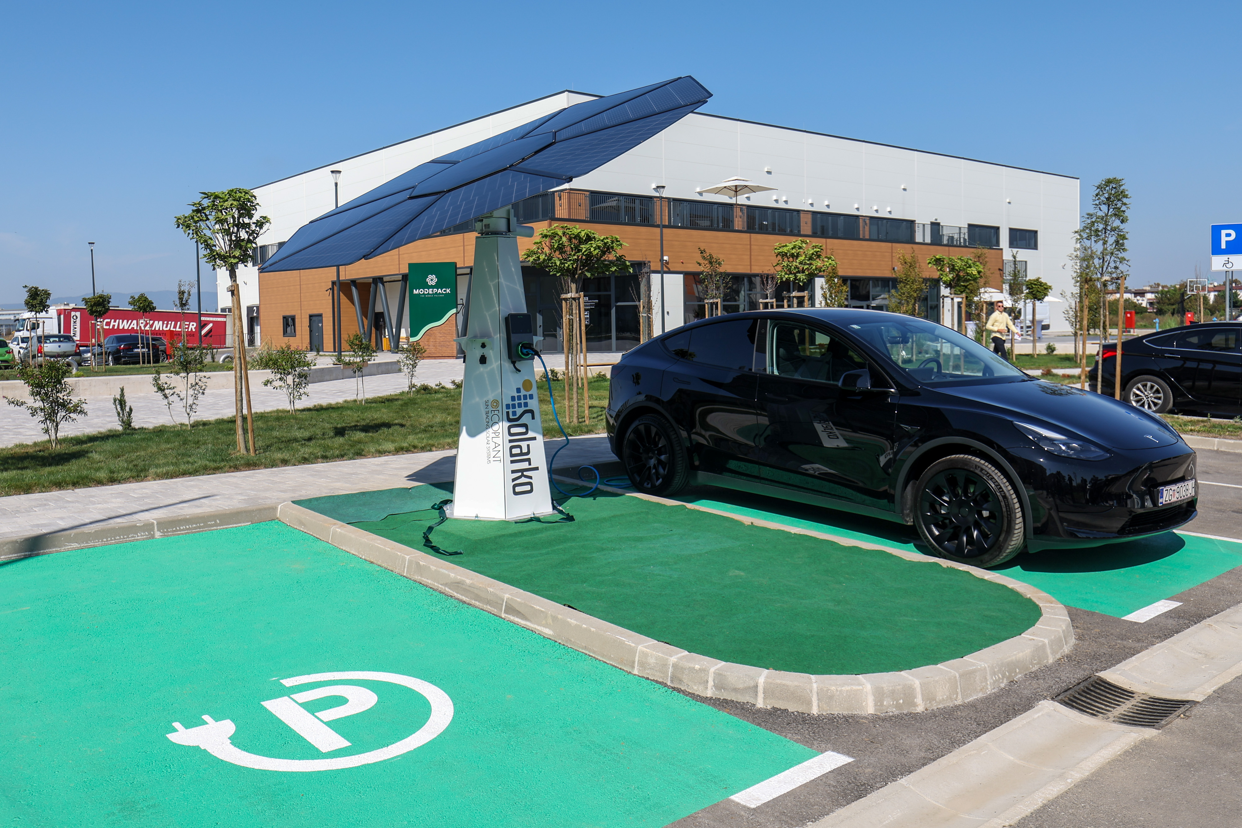 Velika Gorica: Postavljen prvi solarni cvijet Ecoplant u Hrvatskoj