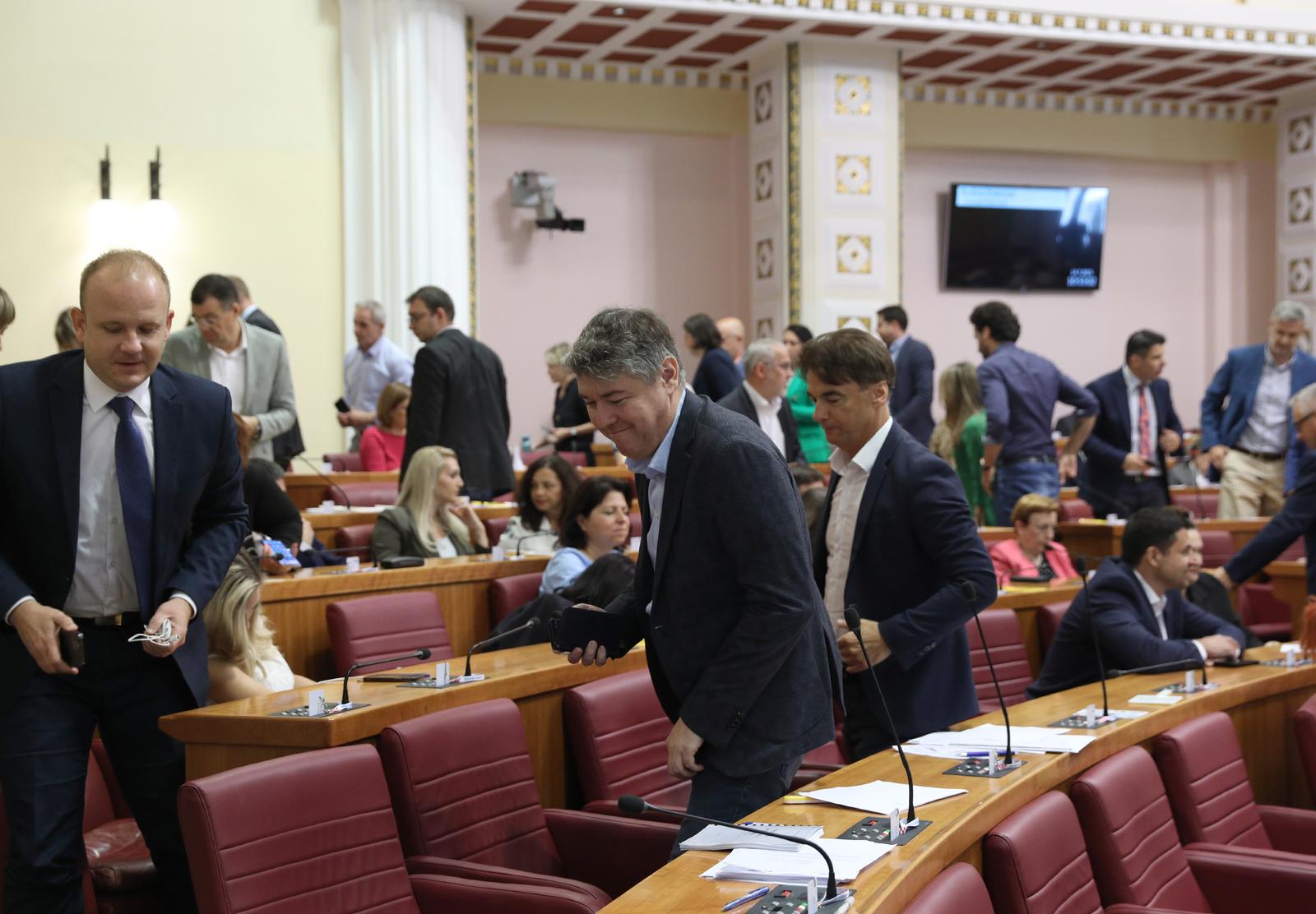 Zagreb: Oporba demonstrativno napustila sabornicu