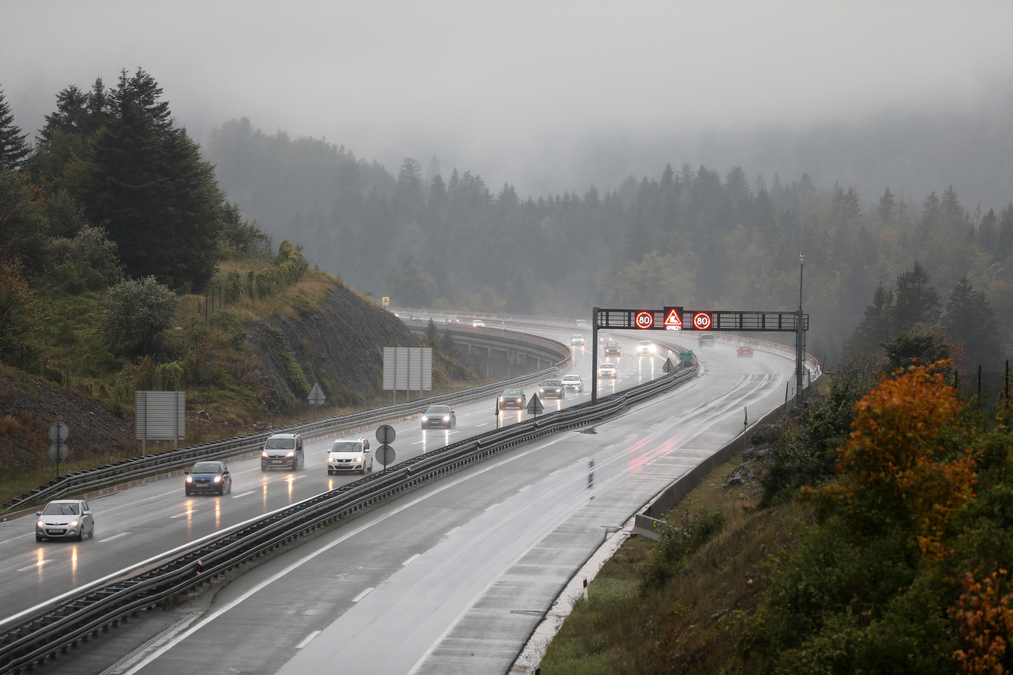 autocesta, kiša, promet