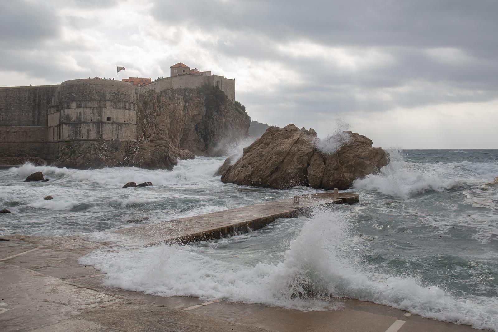 Dubrovnik: Olujno jugo na dubrovačkom području, izdano narančasto upozorenje
