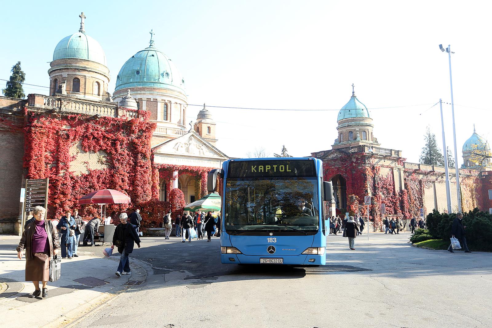 Zagreb: Guva na najve?em groblju, Mirogoju, dan prije blagdana Svih svetih