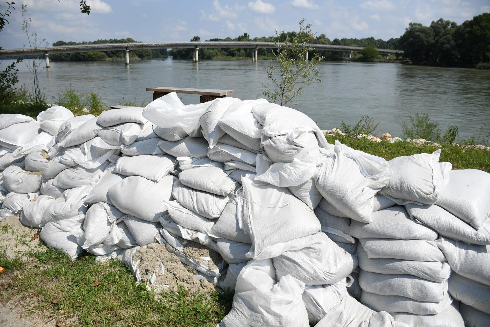 I nakon deset dana posljedice poplave Drave kod Repaša su vidljive