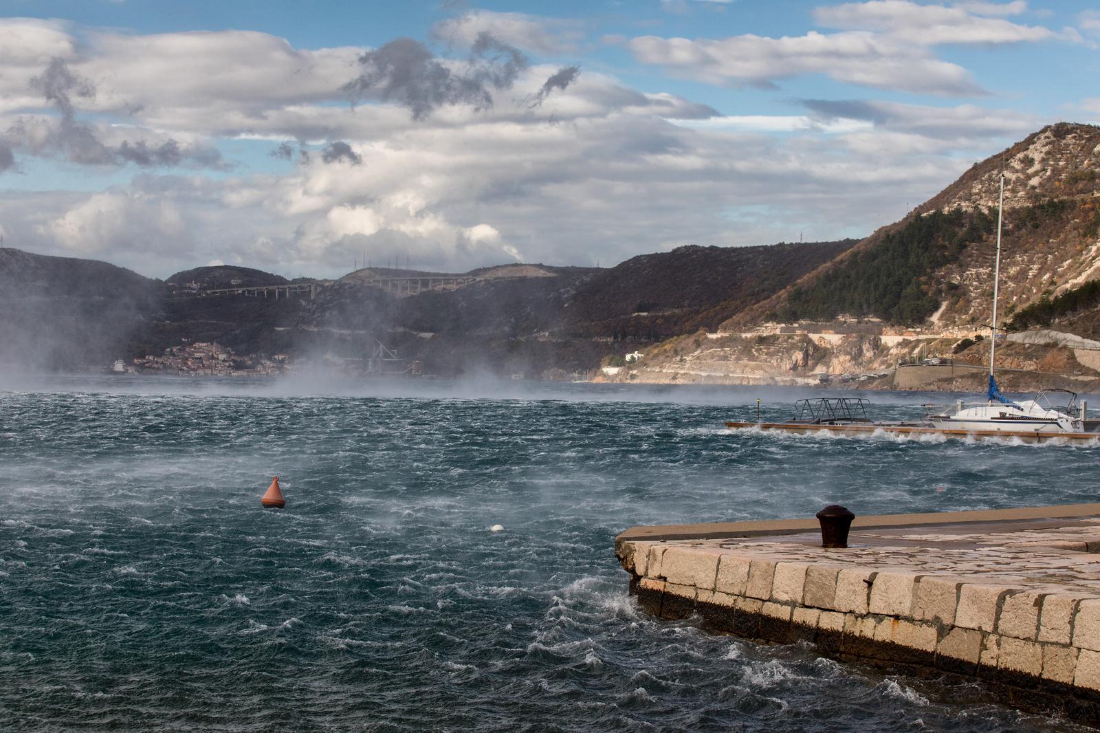 Olujna bura u bakarskom zaljevu
