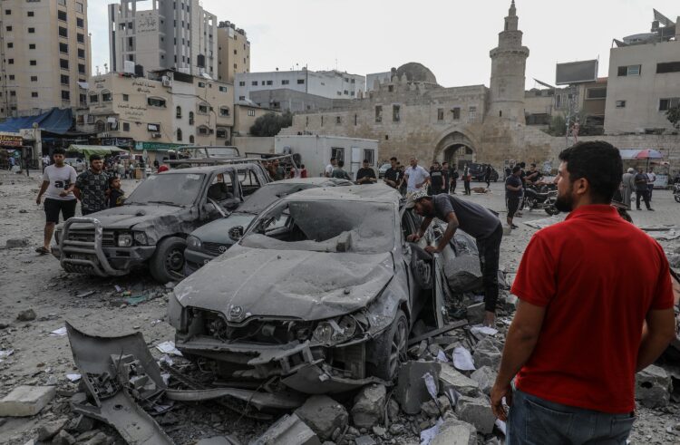 Gaza, People,Search,The,Khan,Yunis,Municipality,Building,After,An,Israeli