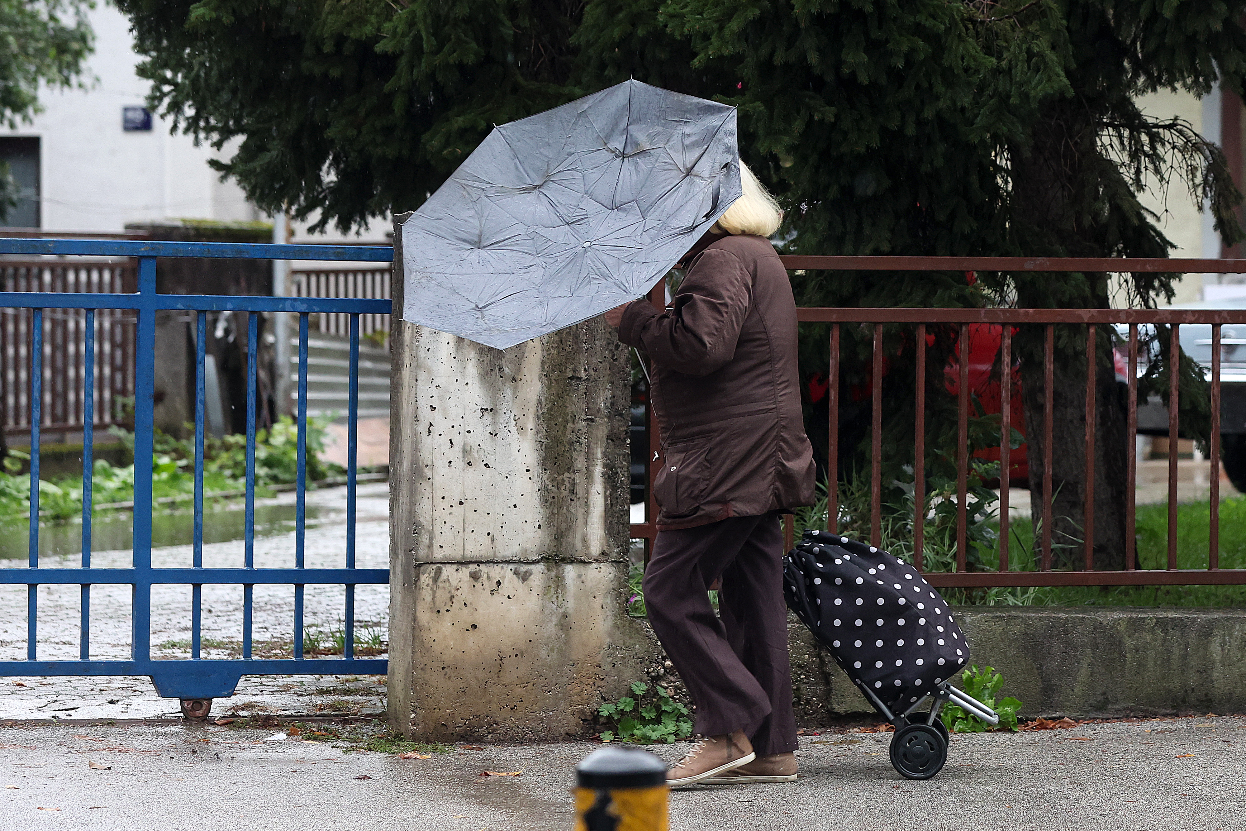 Zagreb: Kiša i vjetar pravi jesenski dan