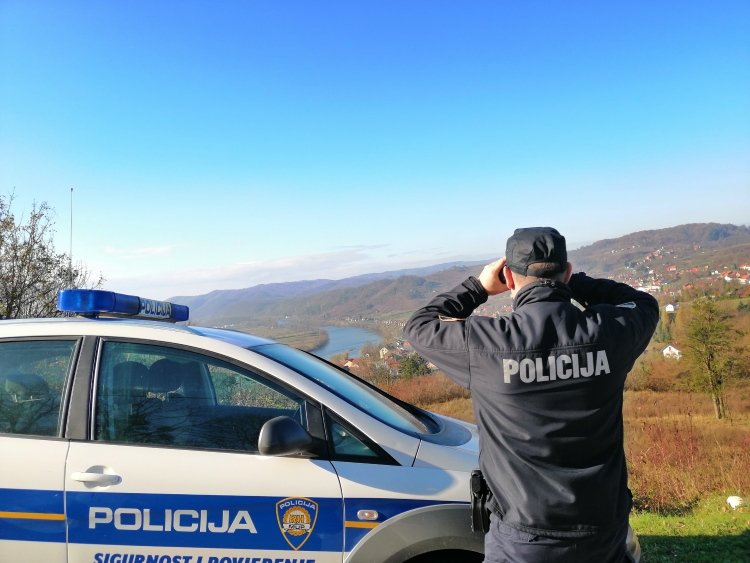 policija, policijski auto
