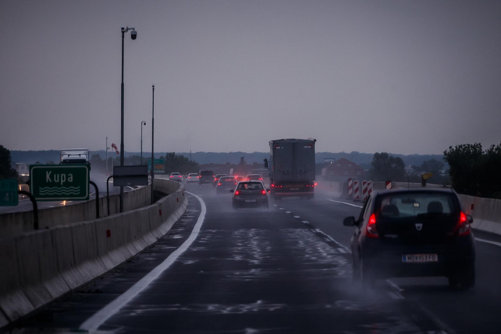 Karlovac: Kišovita vožnja na autocesti Karlovac - Zagreb