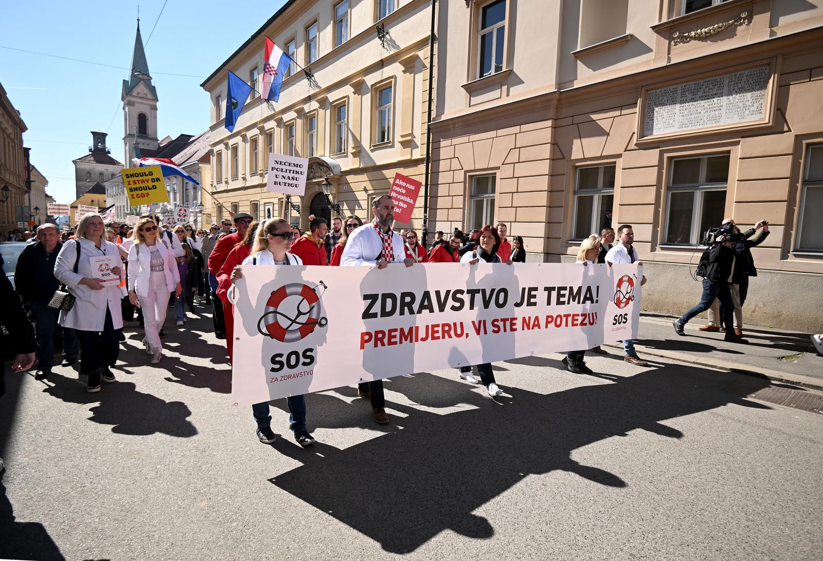 Zagreb: Prosvjed liječnika nezadovoljnih stanjem u hrvatskom zdravstvu pod sloganom 'S.O.S. za zdravstvo'