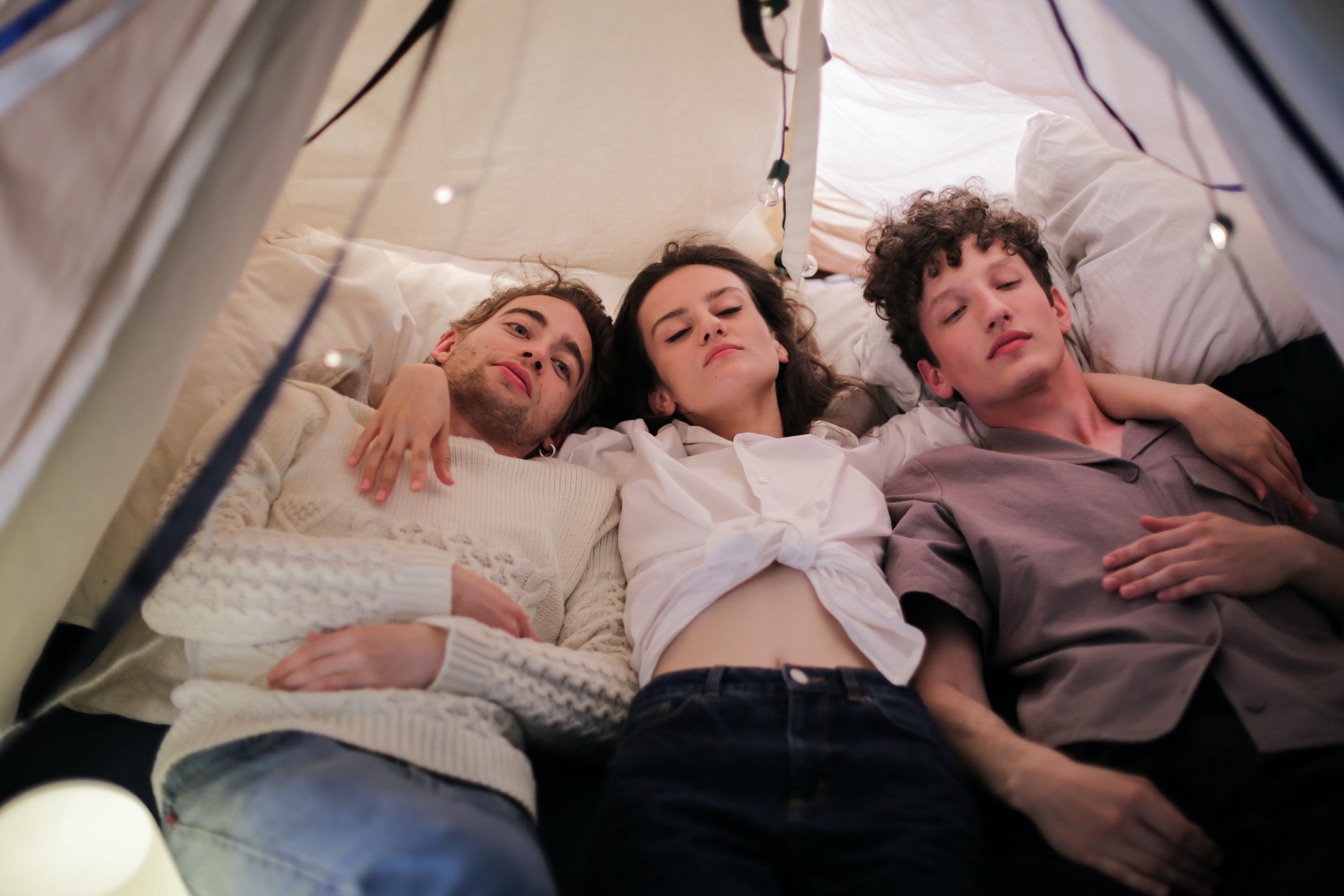 poligamija, ljubavni biseks trokut