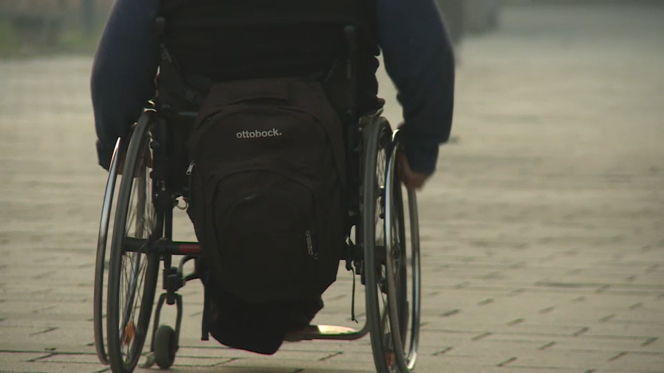 invalidska kolica, osoba s invaliditetom