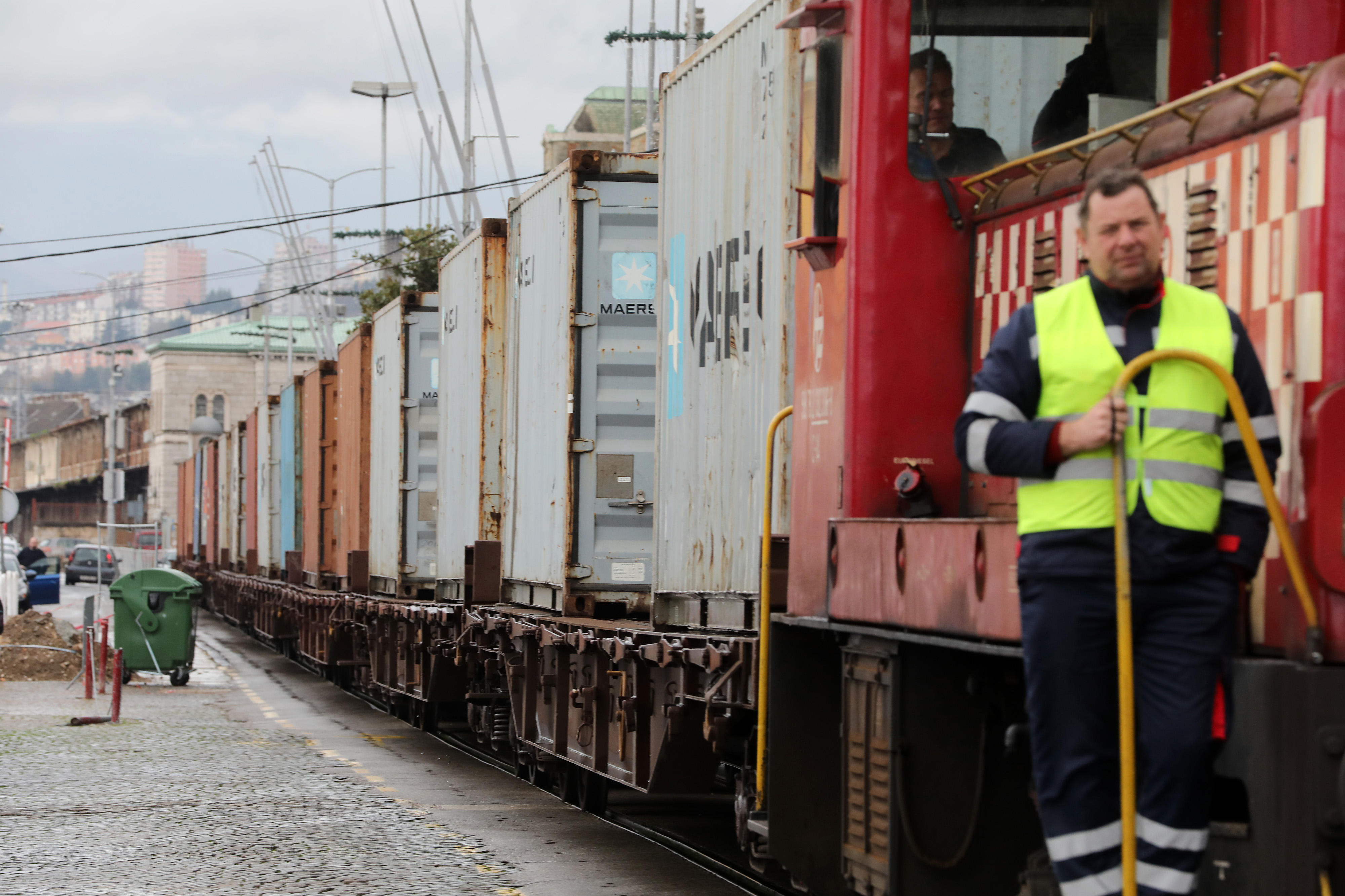 Rijeka: Teretni vlak koji redovito prolazi centrom grada
