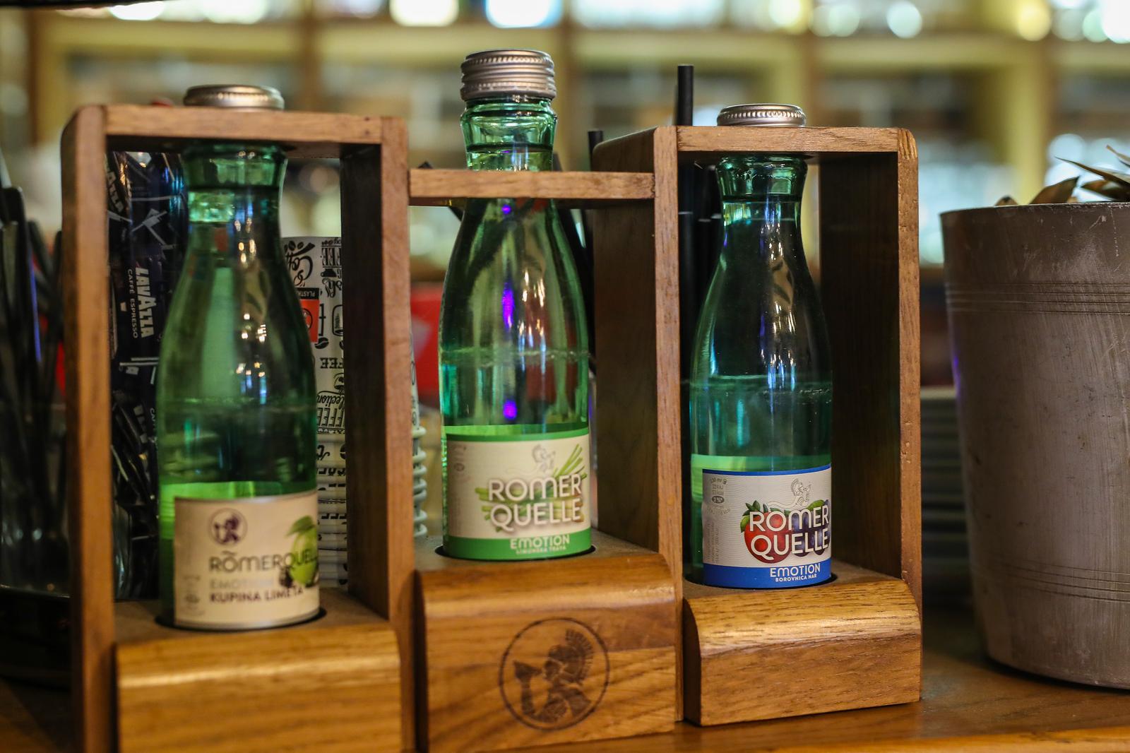 Voda Romerquelle s okusom borovnice