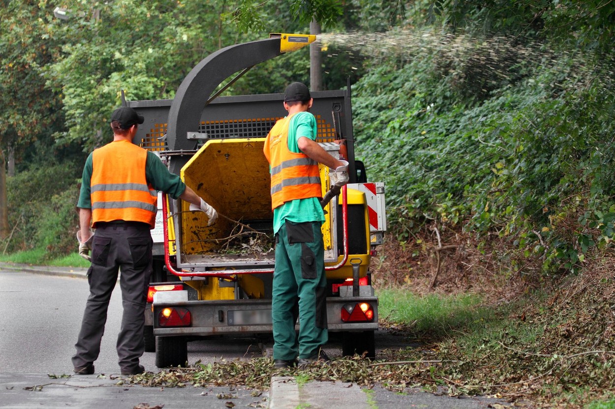 wood shredder roadsides, Germany