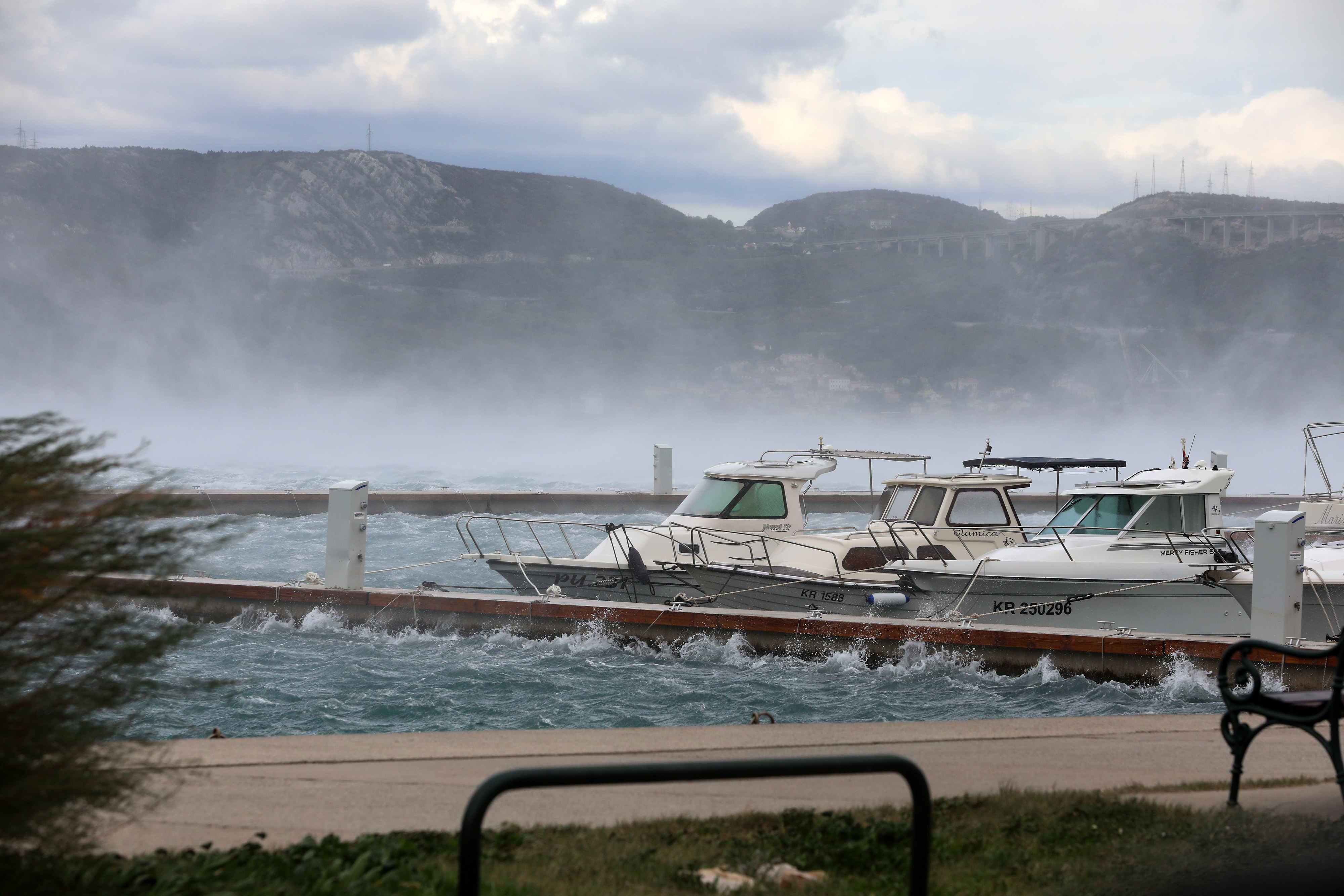 Rijeka: Problemi zbog olujne bure na rije?kom podru?ju
