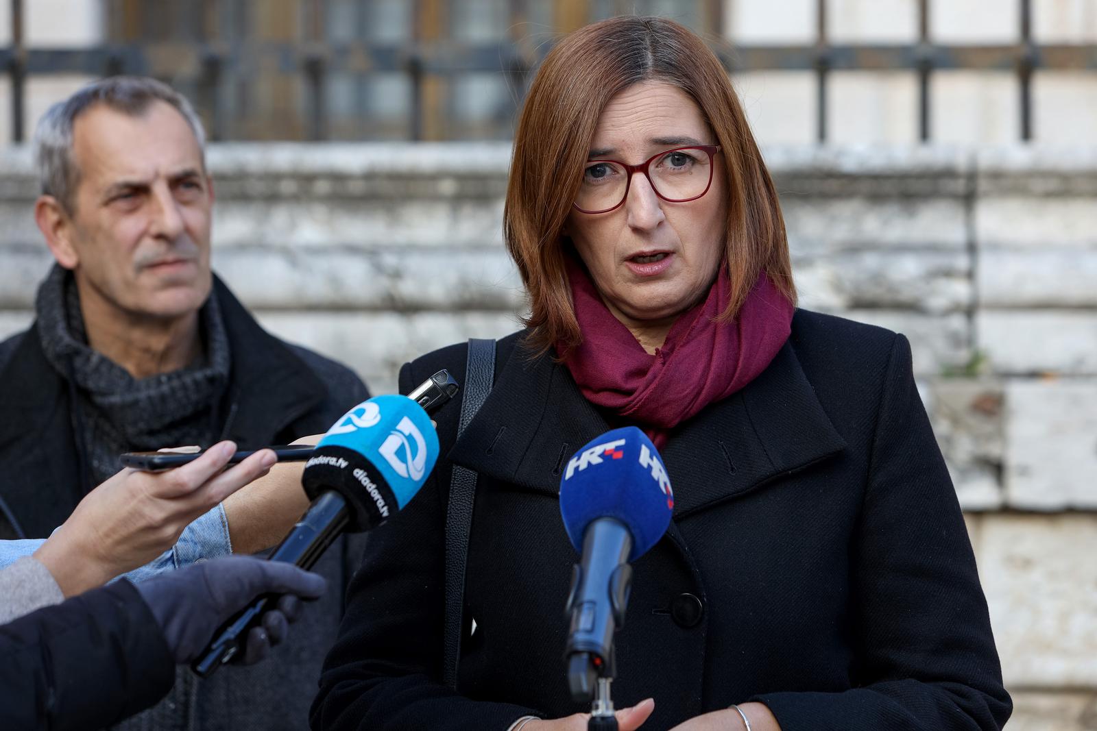 Zadar: Saborska zastupnica Marijana Puljak održala konferenciju za medije