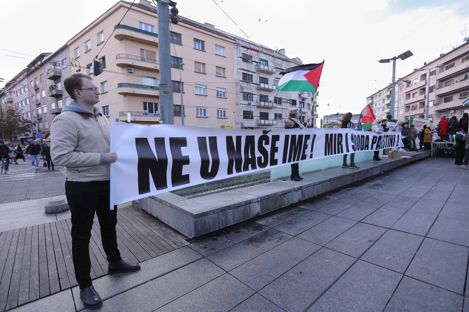 Zagreb: Inicijativa za slobodnu Palestinu održala je mirni skup pod nazivom "Ne u naše ime - mir i sloboda Palestini"