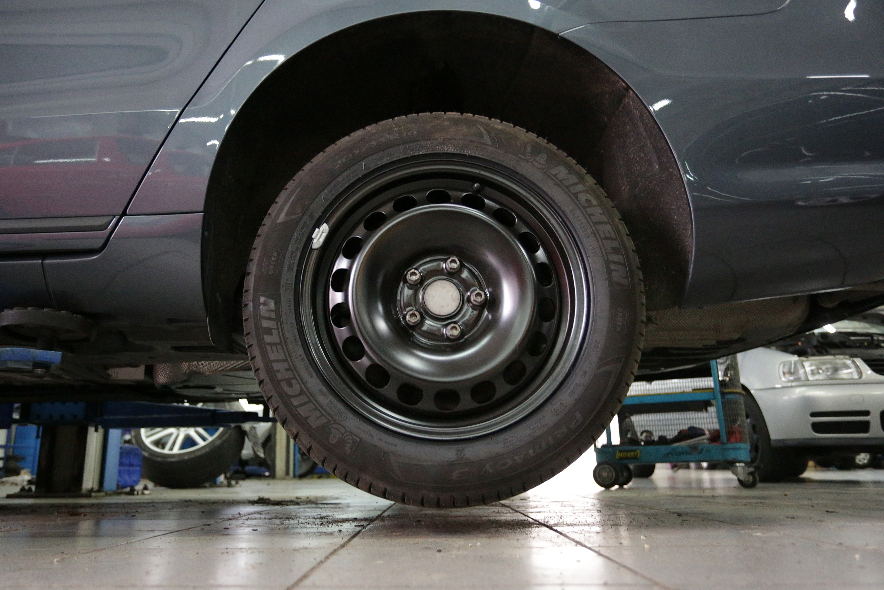 Zamjena automobilskih guma u vulkanizerskoj radionici