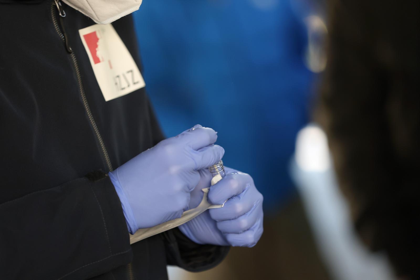 Zagreb: Gužve za testiranje na hripavac ispred HZJZ-a