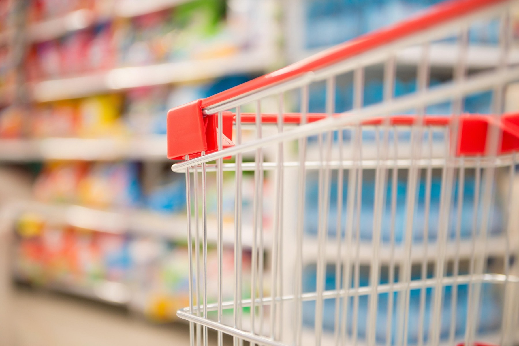 empty shopping cart in a supermarket