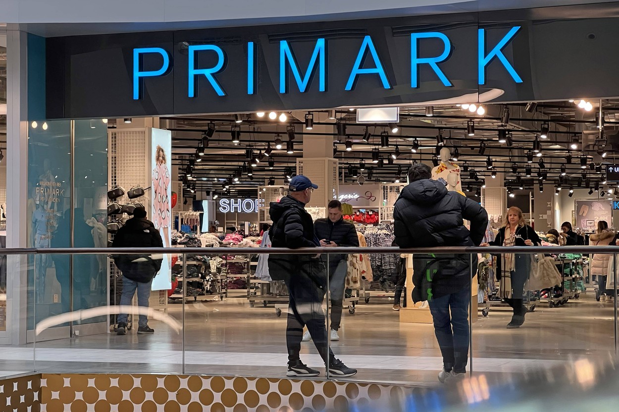 PRIMARK Filiale in Muenchen Neuperlach im PEP,Eingang Schaufenster,Textildiscounter mit Hauptsitz in Dublin in der Repub