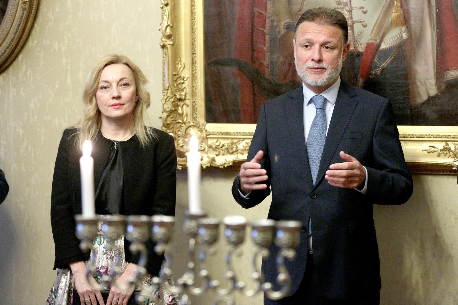 Zagreb: U Saboru upaljena prva svjećica na hanukiji