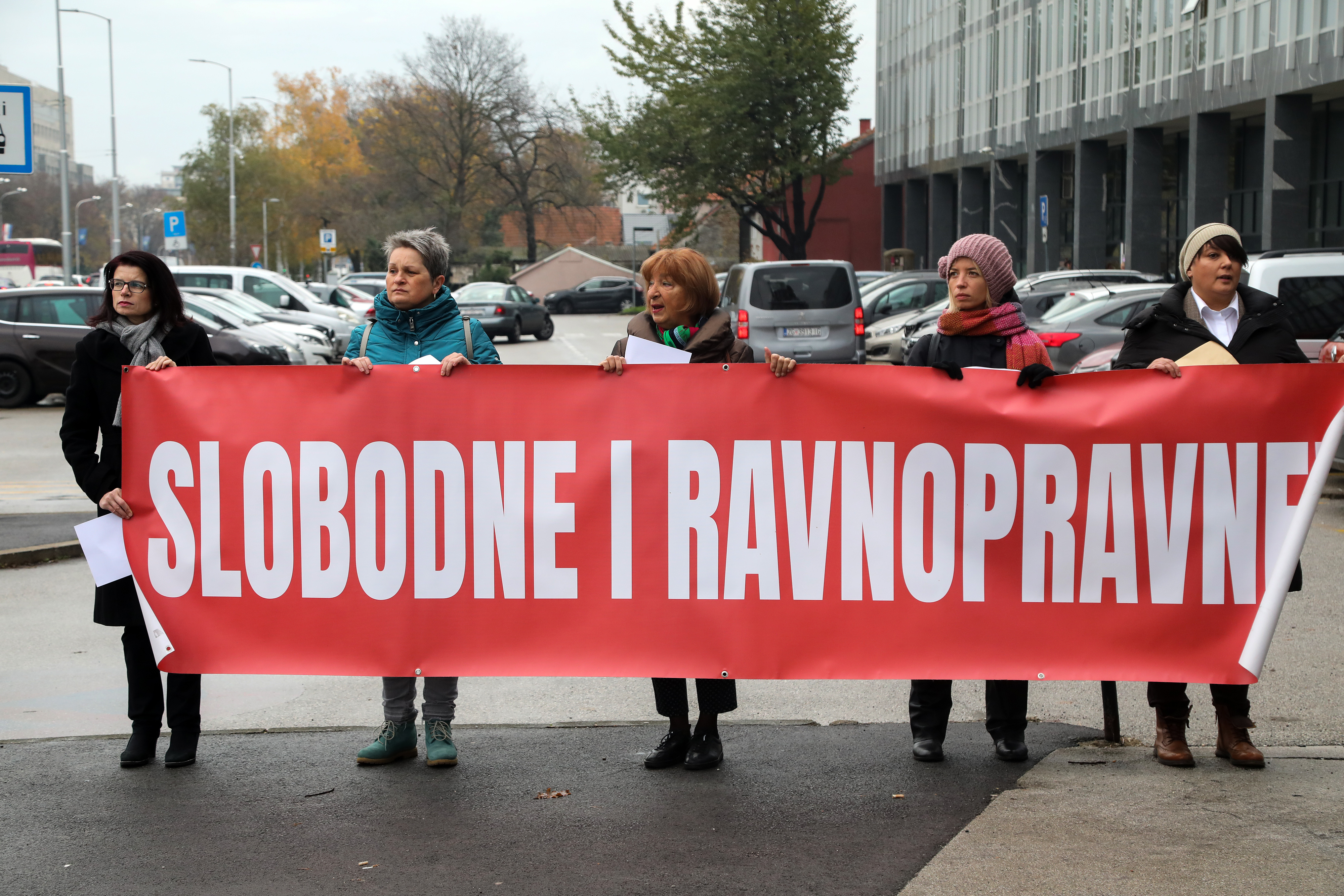 Zagreb: Forum žena SDP-a ispred Palače pravde upozorio na sve učestalije obiteljsko nasilje i lošu provedbu Istanbulske konvencije u Hrvatskoj