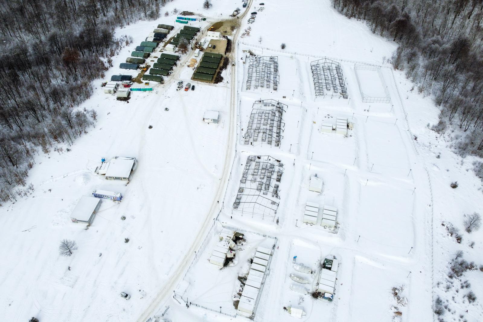 Bihać: Fotografije iz zraka kampa Lipa u kojemu je smješteno oko 900 migranata