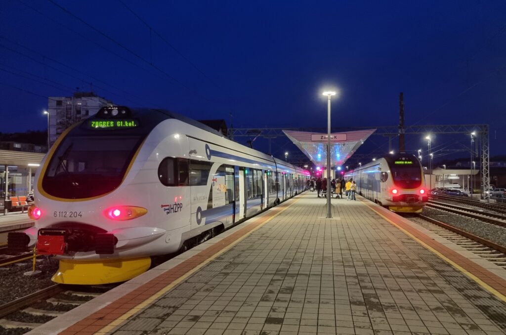 1702302367-2_Obnova-voznog-parka-HZPP-a-novim-elektromotornim-vlakovima-1024x678.jpg