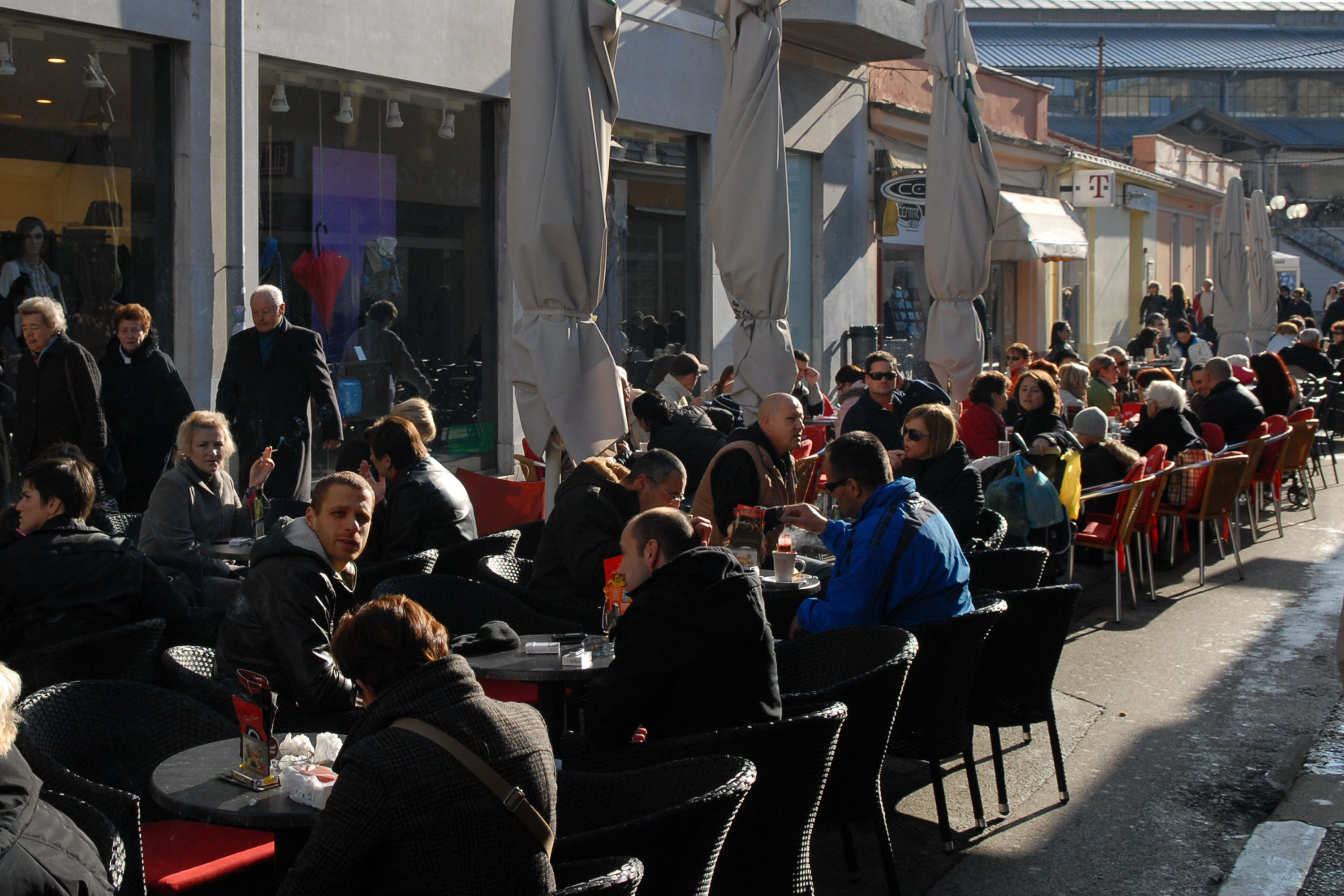 Pula: Grad nakon dugo vremena okupan suncem to je napunilo sve terase