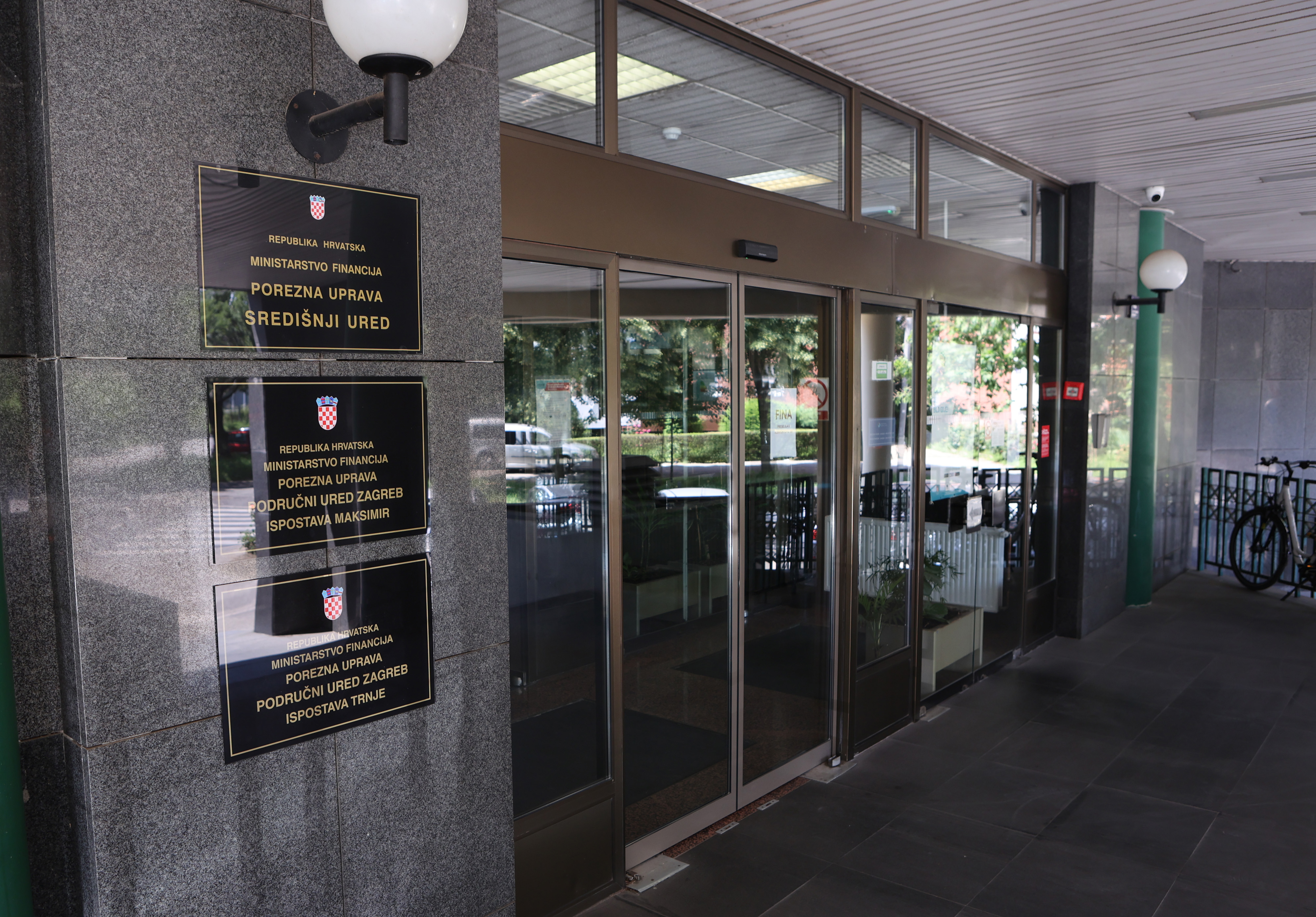 Zagreb: Zgrada Porezne uprave u kojoj se nalazi ured uhićenog Slaviše Penave