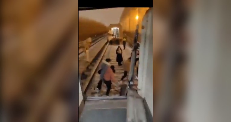 a20263fc-82de-460d-b96f-716a58c4714c