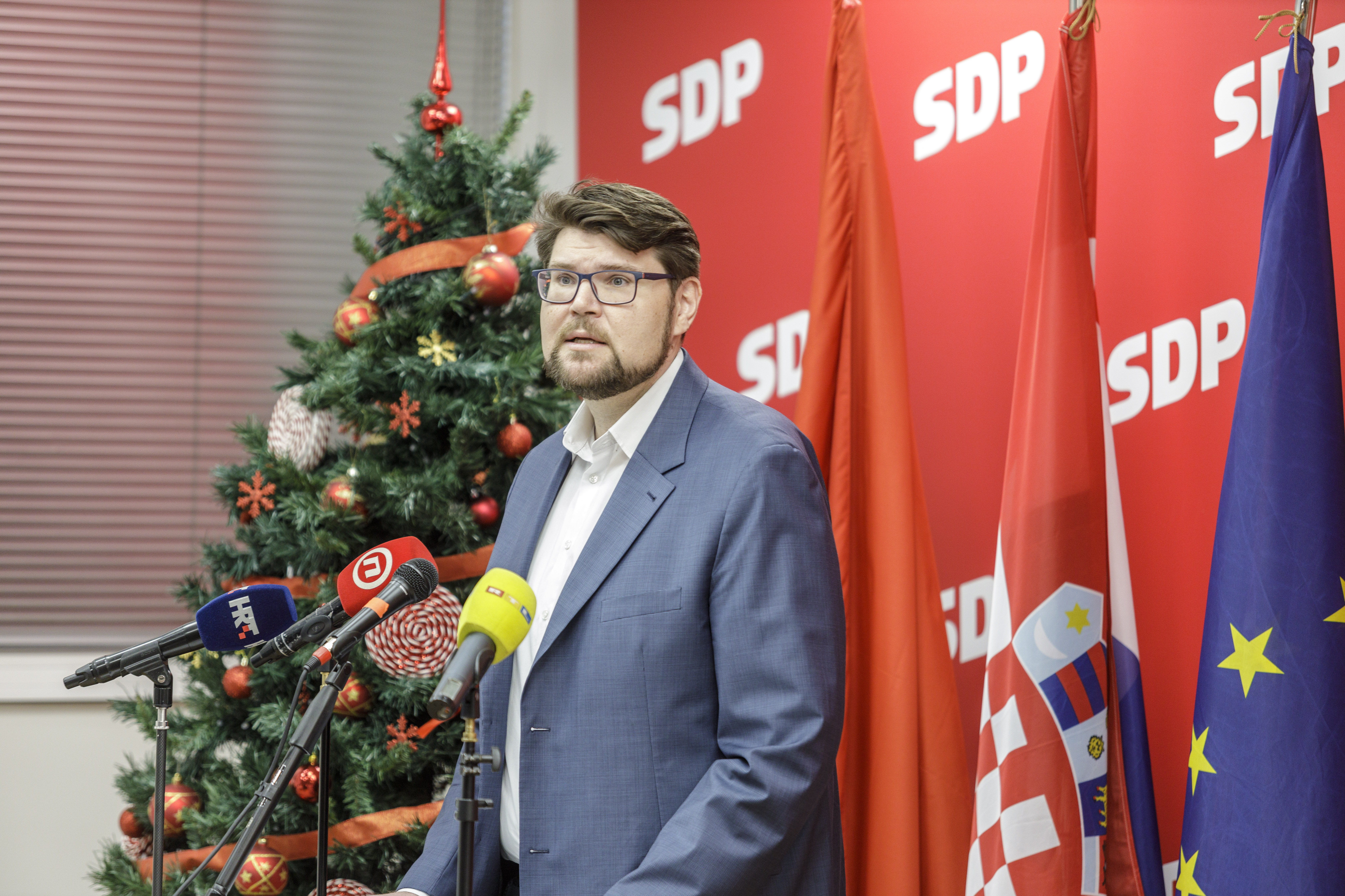 Zagreb: Peđa Grbin obratio se okupljenima uoči sjednice glavnog odbora SDP-a